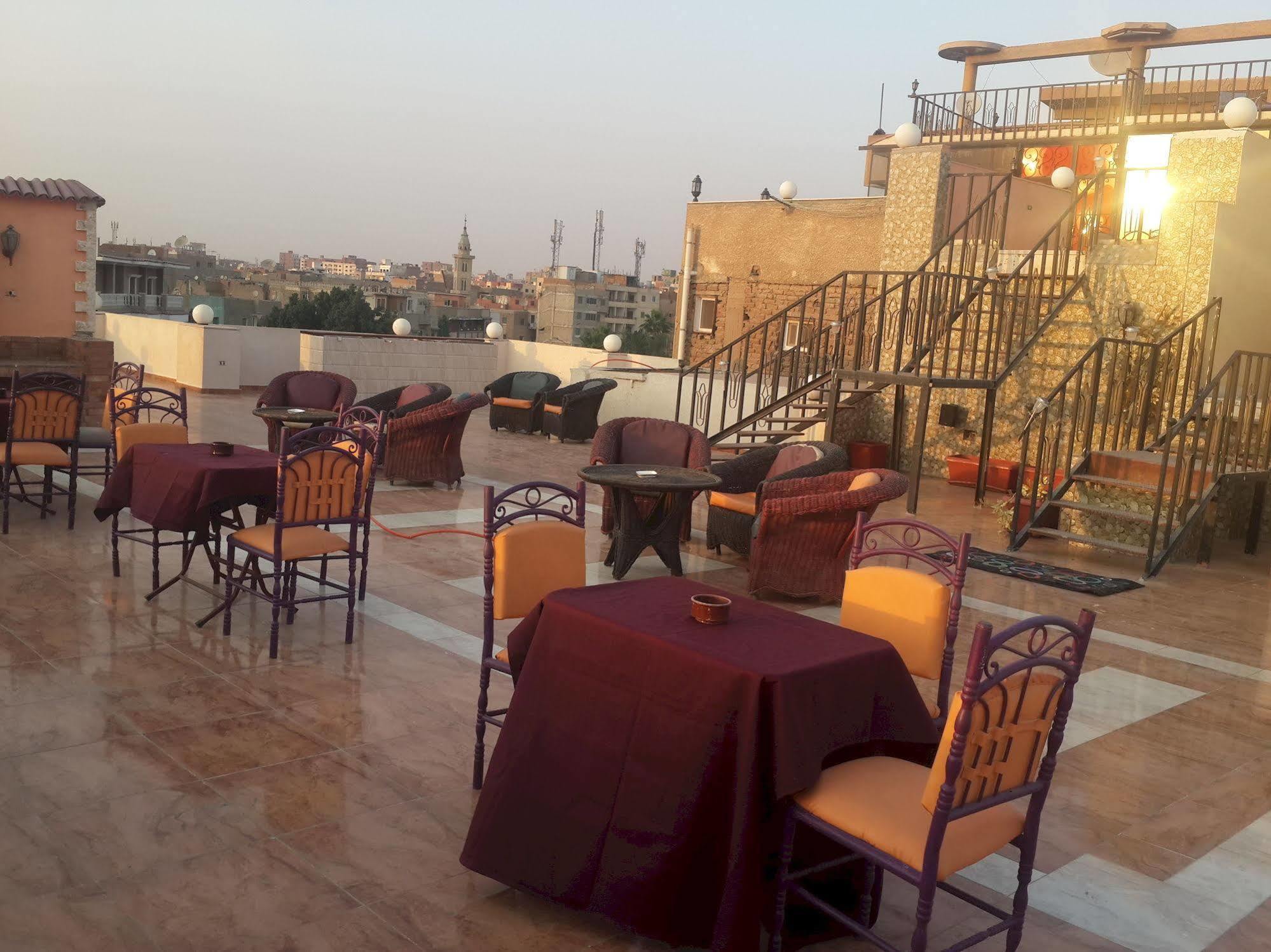 Pyramids Plateau Inn Giza Exterior foto